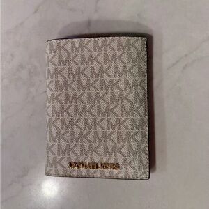 NWT - Michael Kors Passport Case - Vanilla